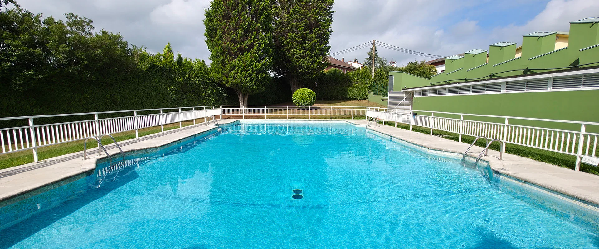 vista desde uno de los fondos de la piscina
