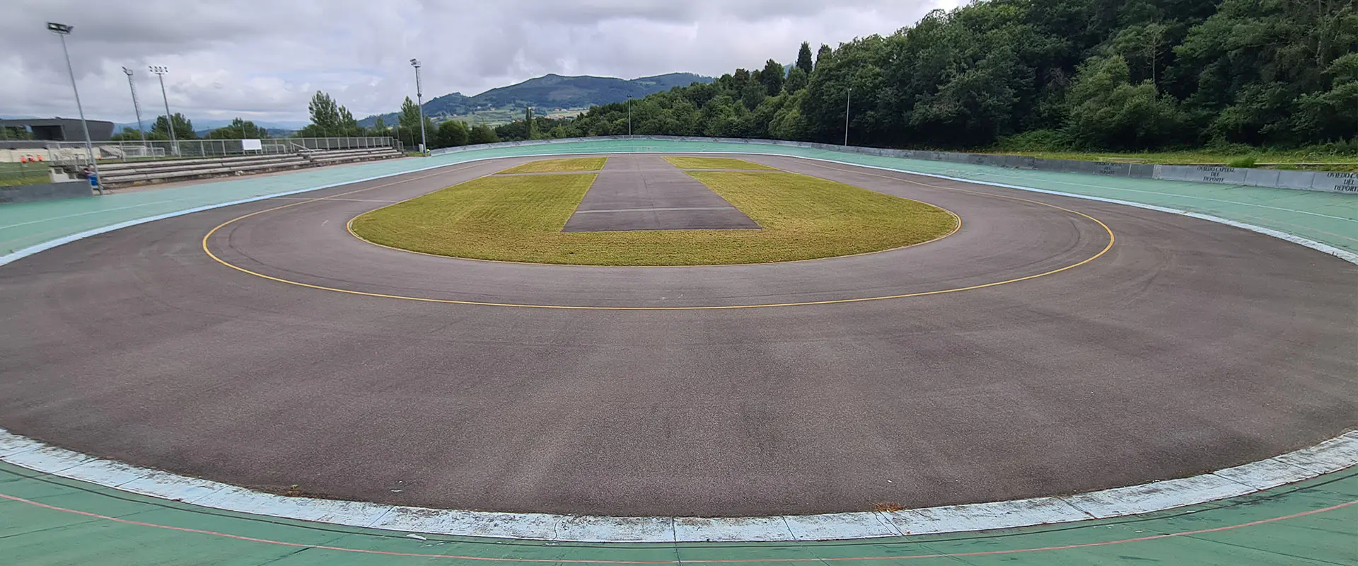 Vista a pie de pista en ojo de pez del velódromo