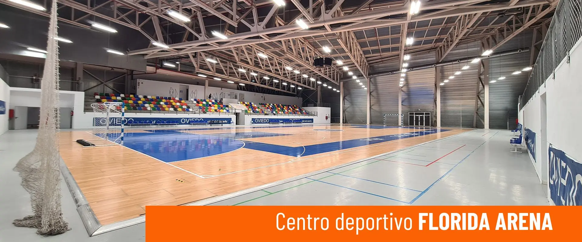 Centro Deportivo Florida Arena. Pista principal desde una esquina. Porterías. A la izquierda, una de las gradas laterales 
