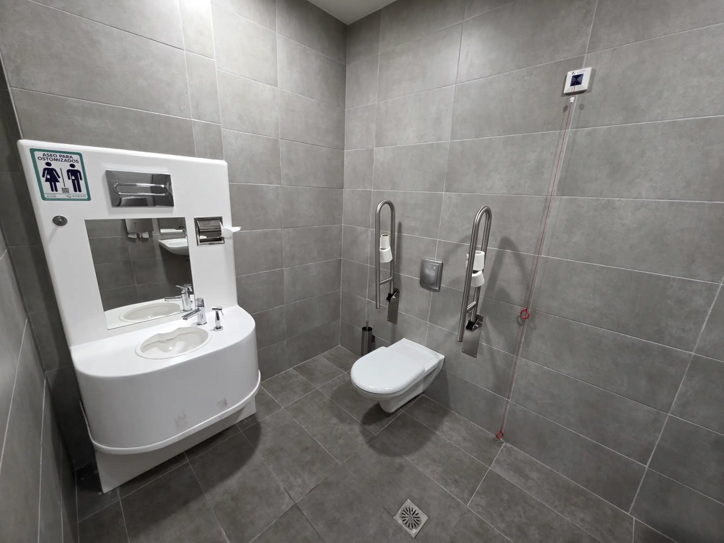 Servicio adaptado para personas ostomizadas en el Palacio de los Deportes de Oviedo.