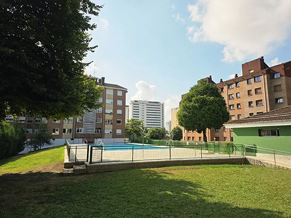 Vista de la piscina desde la zona de playa